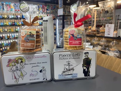 Boîtes de galettes charentaises Les Demoiselles et Pierre Loti, Rochefort
